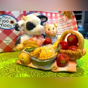 Mary Moo Moo’s Ceramic Collectible.             “You are the Apple of my  NWB